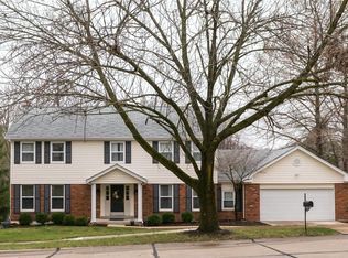 927 Baintree Ln, Ballwin, MO