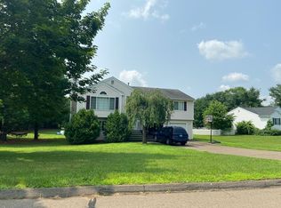 14 Cinnamon Ridge Dr, North Branford, CT 06471