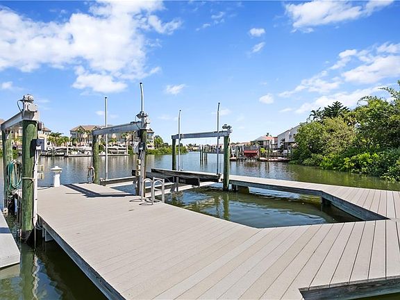 4th image of 4132 Causeway Vista Dr
