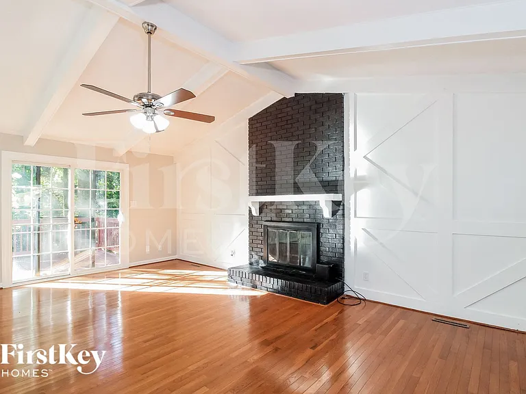 4923 Shady Pine Dr — Photo 2