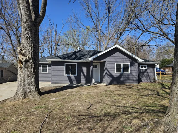 6519 School St, Windsor Heights, IA 50324
