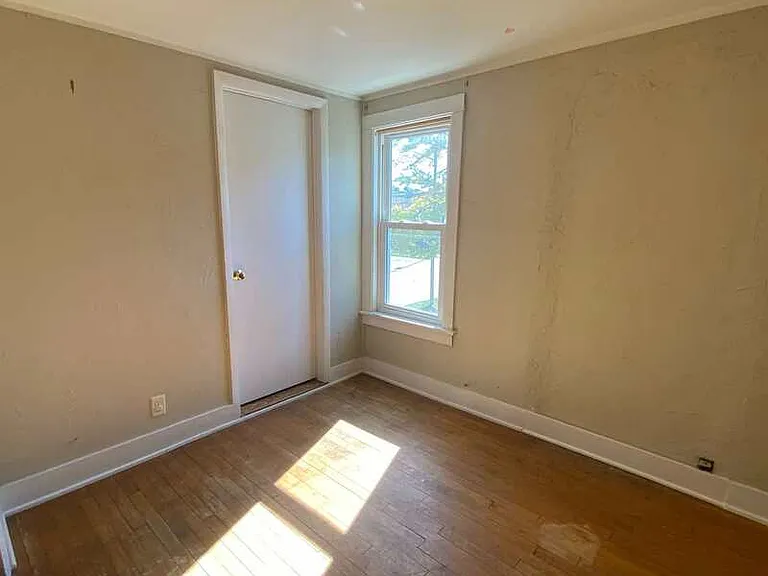 1009 N Oneida St — Photo 15