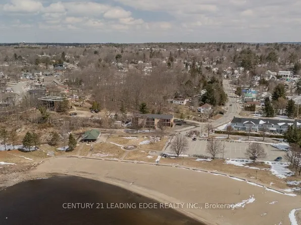 21 Prospect St #4, Parry Sound, ON P2A 2B5