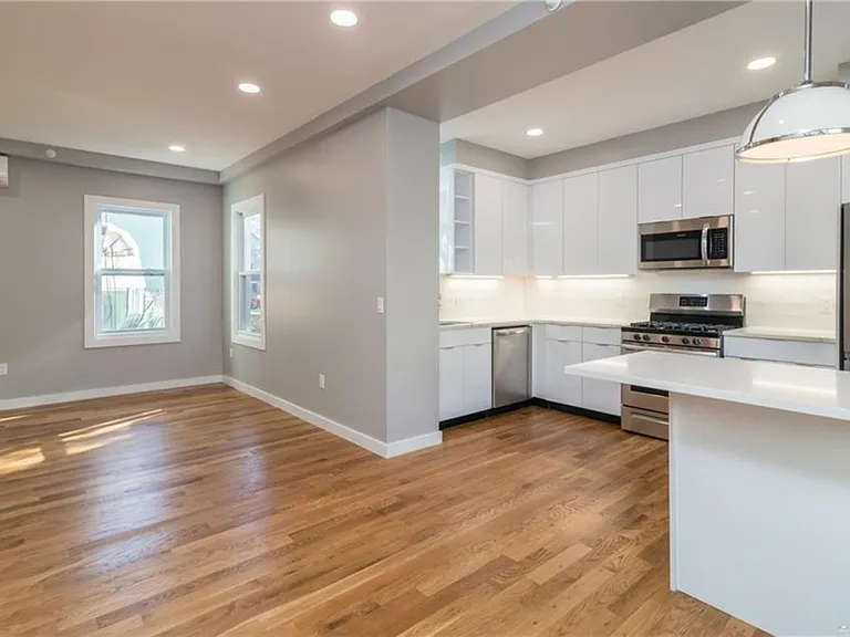86 Main St #2 — Photo 10