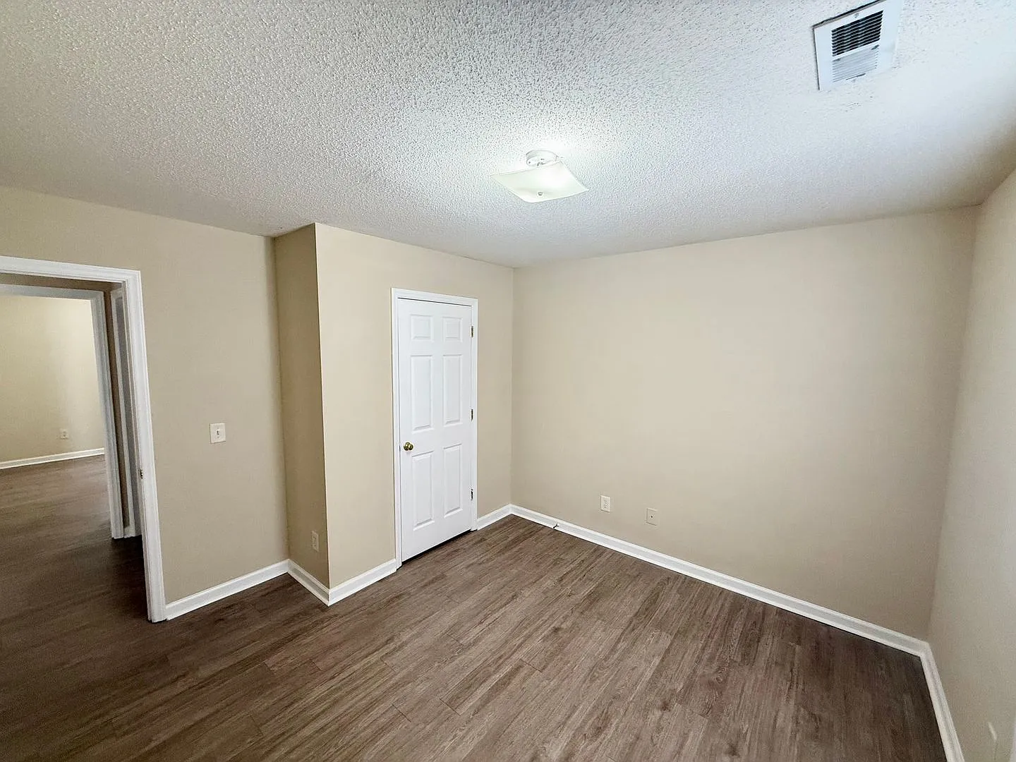Two bedroom, 1 bath apartment in Graham (Park Place Apts) — Photo 3