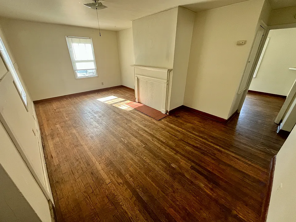 1004 W Walkup Ave