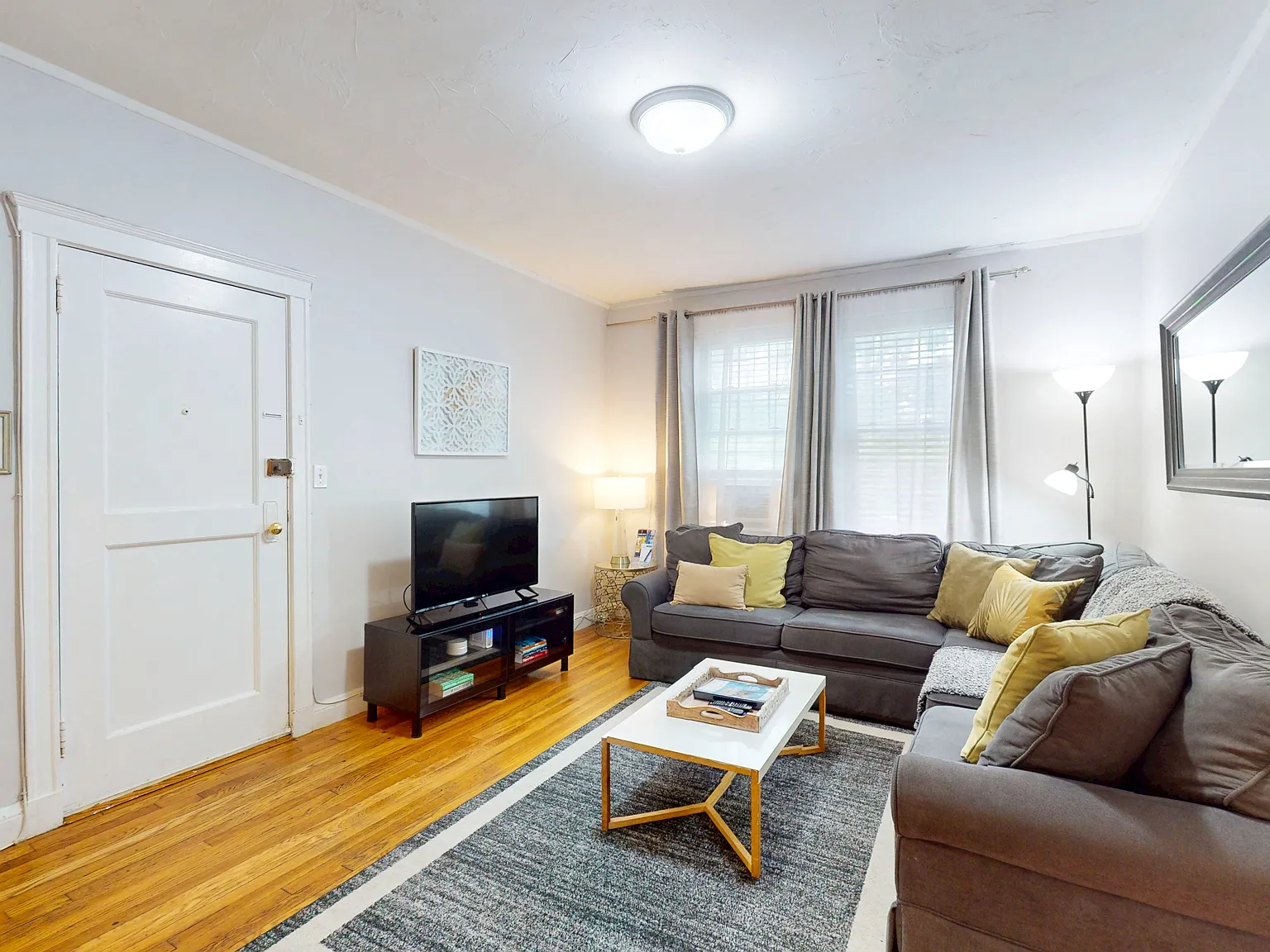 2 bed, 700 sqft, $7,350 — Photo 2