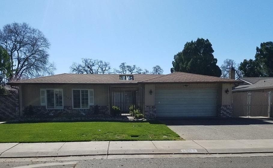 1st image of 1302 Royal Oaks Dr