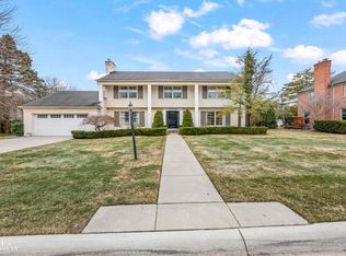 11 Wellington Pl, Grosse Pointe, MI 48230