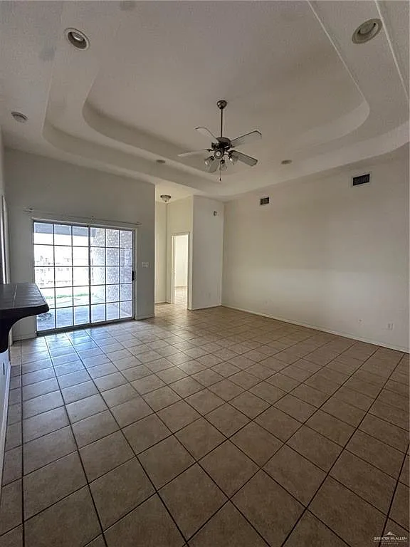 4 bed, 2.0 bath, 2274 sqft, $1,700 — Photo 4