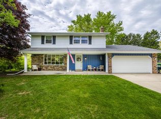 12105 W Shawnee Pass, Mequon, WI 53097