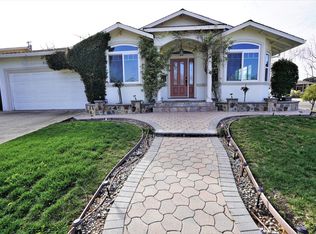 1107 Derbyshire Dr, Cupertino, CA 95014
