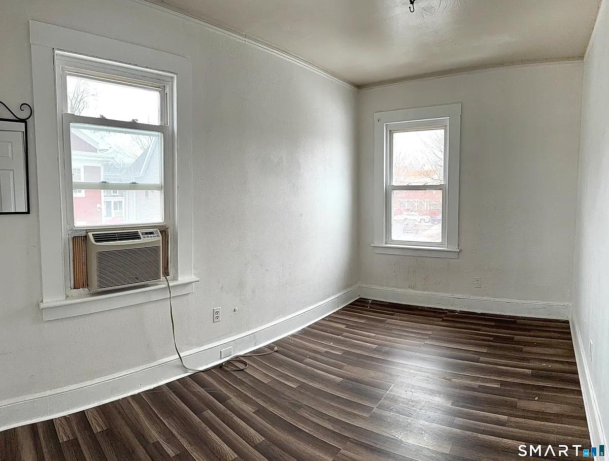 Building Photo - 21 Edgar St #2