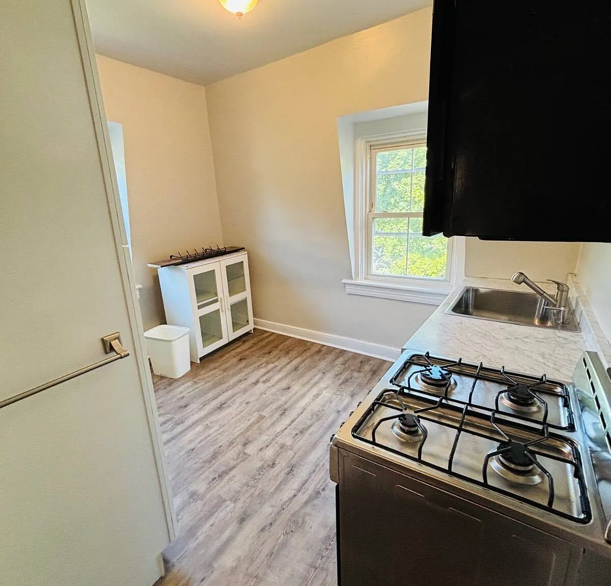 1 bed, 1.0 bath, $2,575 — Photo 4