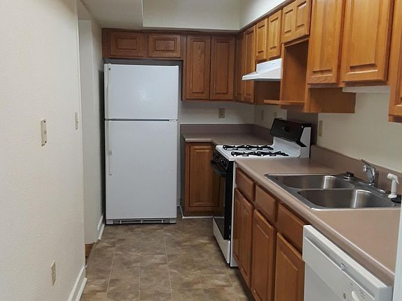 4th image of 24 Sandra Ln