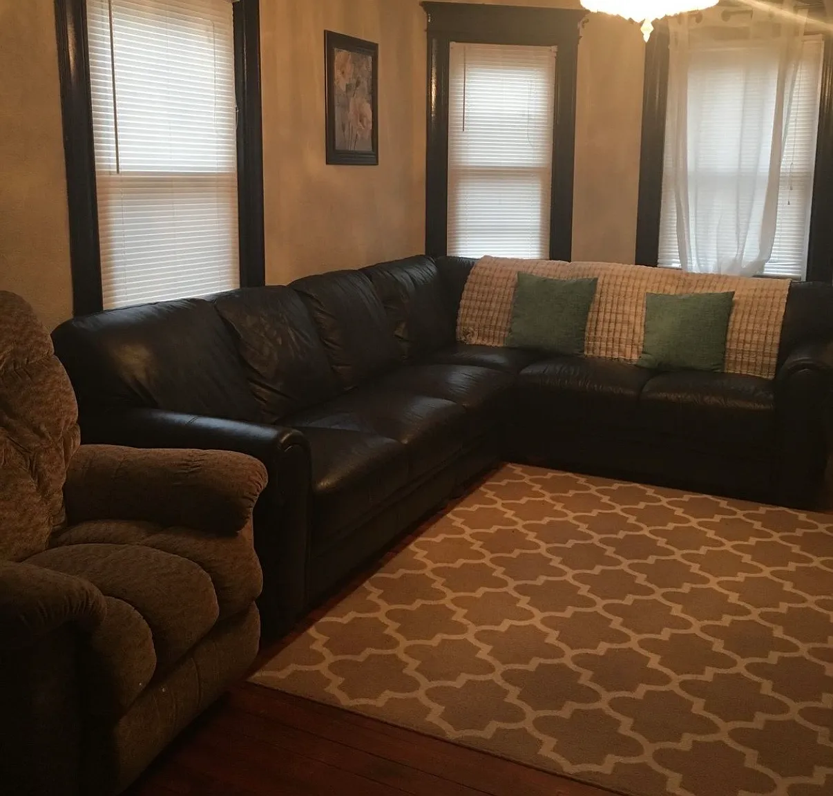 5 bed, 1800 sqft, $2,500 — Photo 1