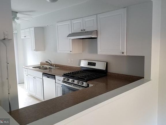 5th image of 614 E Basin St