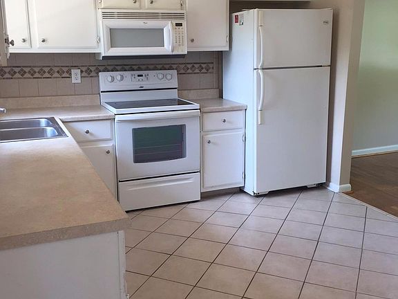 3rd image of 1406 Beaufort Dr