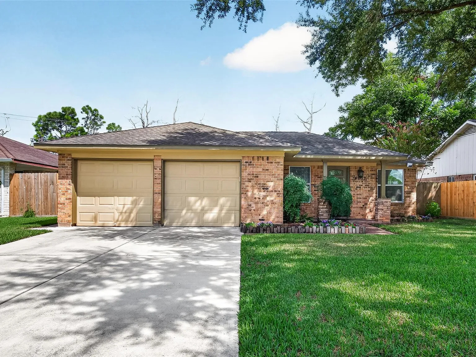 3 bed, 2.0 bath, 1122 sqft, $1,800 — Photo 1