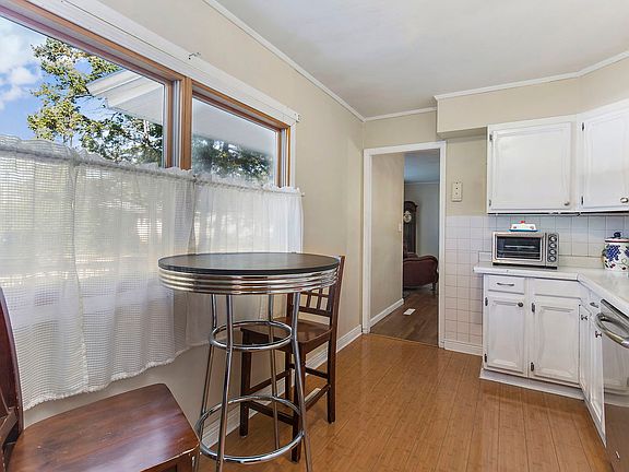 5th image of 39 Hickory Dr