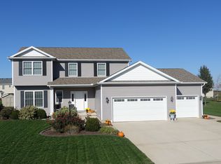 1104 Peters Dr, Saint Joseph, IL 61873