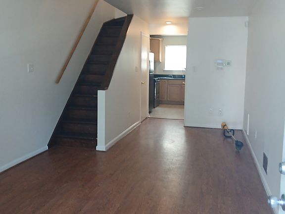 3rd image of 103 S Schroeder St
