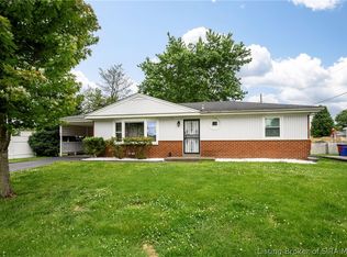116 E Maplewood Dr, Clarksville, IN 47129
