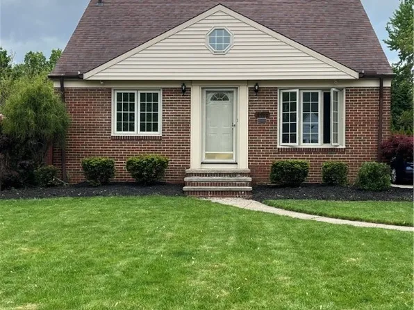 4468 W 227th St, Fairview Park, OH 44126
