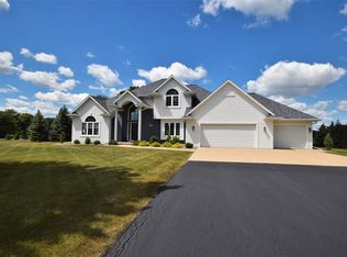 2582 Misty River Ln, De Pere, WI 54115