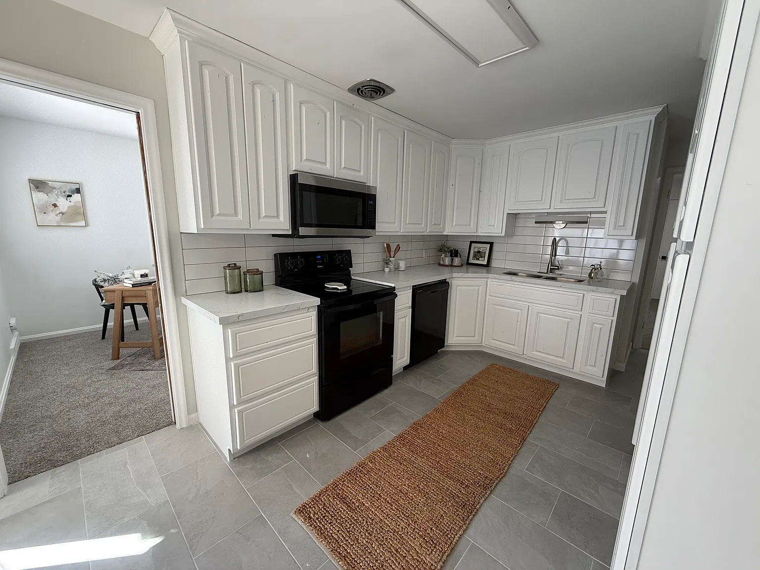 5 bed, 2400 sqft, $4,500 — Photo 3