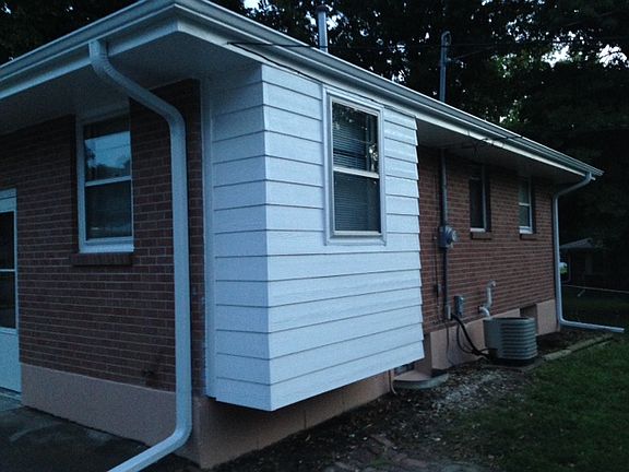 3rd image of 1118 Knox St