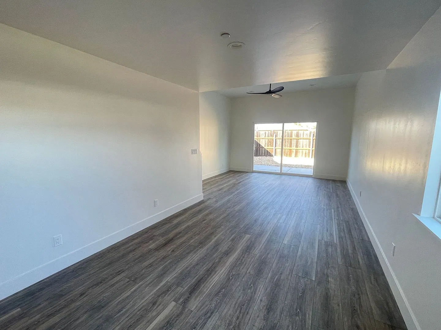 3603 718 Cornwall #A-#B — Photo 2