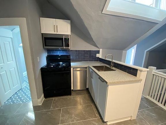 New Kitchen, new appliances, tiled floor