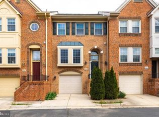 8036 Merry Oaks Ct, Vienna, VA 22182
