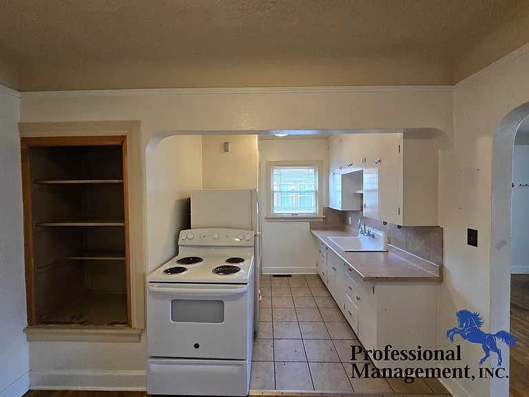 108 Alderson Ave — Photo 3