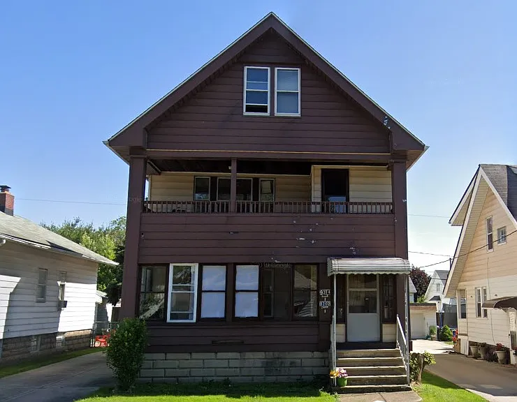 9302 Rosewood Ave — Photo 1