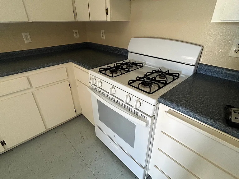 2426 S Siega Ave — Photo 5