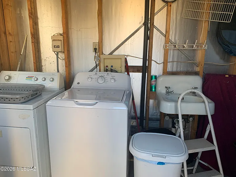 1031 E Grant Rd #1 — Photo 38