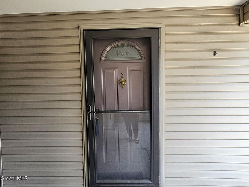 5th image of 43 Commons Drive