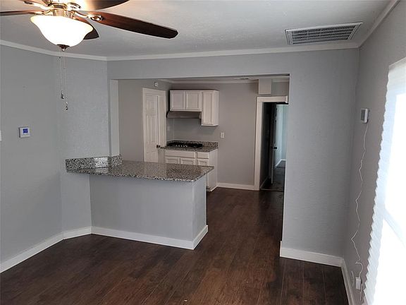 3rd image of 5709 Blackmore Ave