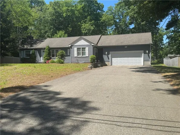 11 Maplecrest Dr, Smithfield, RI 02828