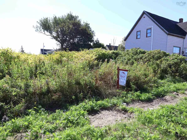 38 3rd St, Cape Breton, NS B1A 4G8