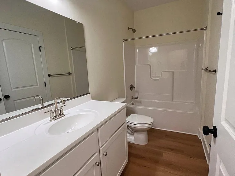 113 W North St #100 — Photo 7