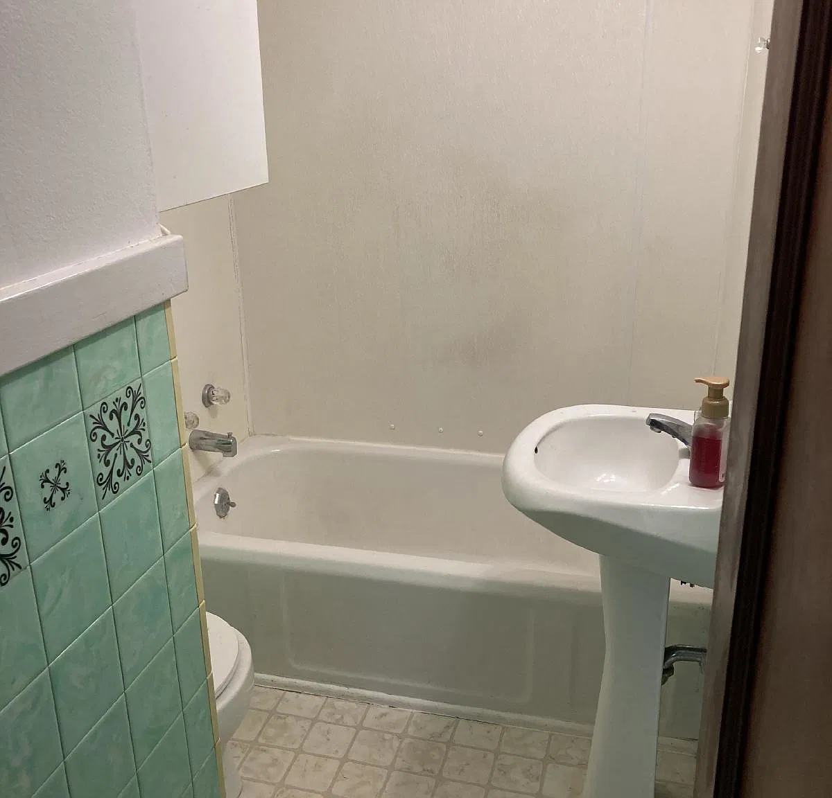 2 bed, 1.0 bath, 698 sqft, $525 — Photo 4