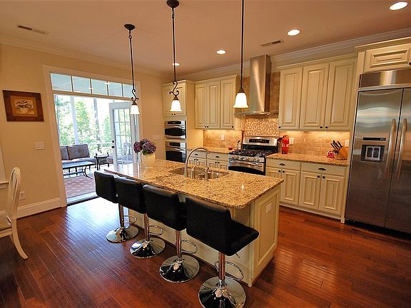 5th image of 104 Bo Barry Ln