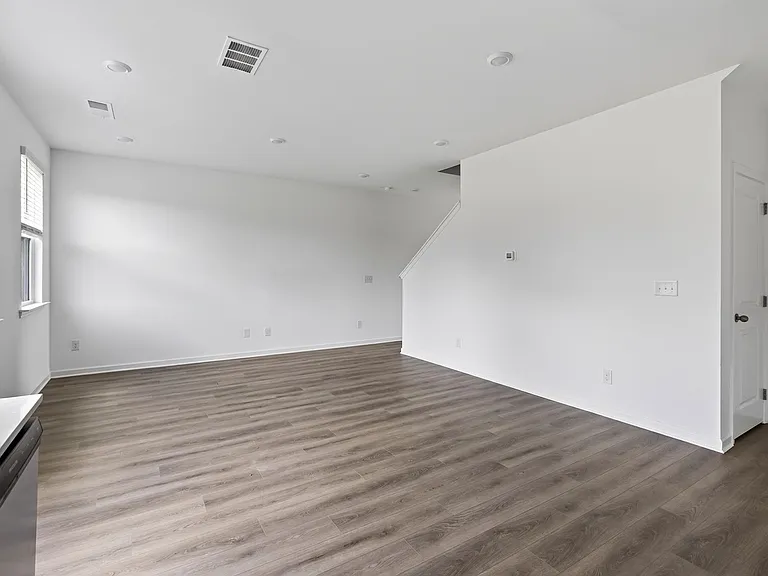 5044 Highwood Dr — Photo 10
