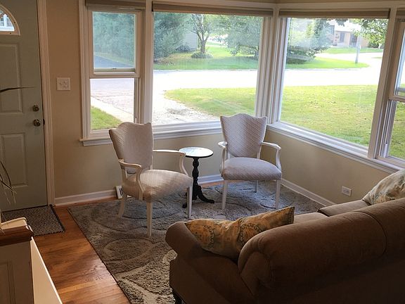 3rd image of 6658 Parkside Dr