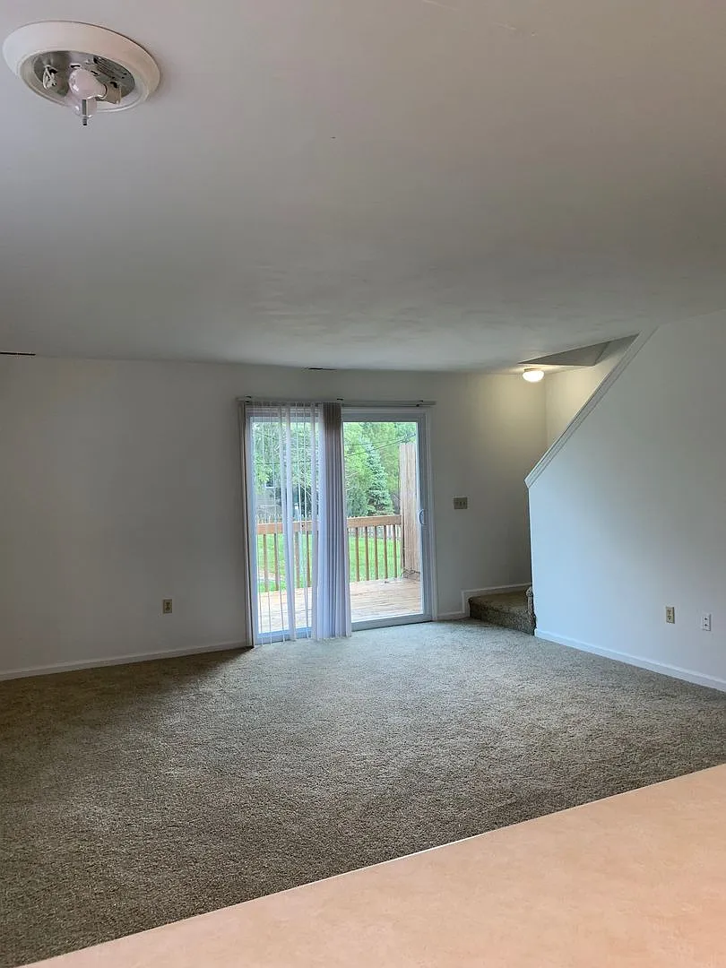3 Bedroom 2.5 Bath Duplex — Photo 4