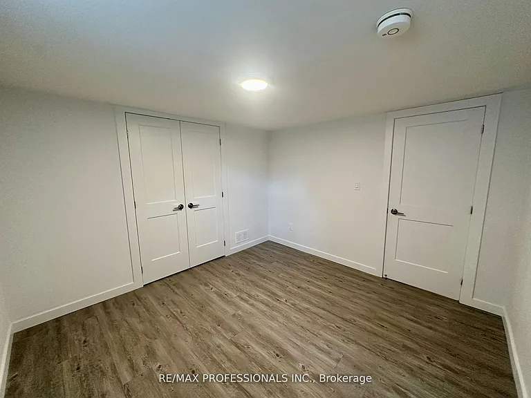 66 Whitburn Cres #LOWER — Photo 7