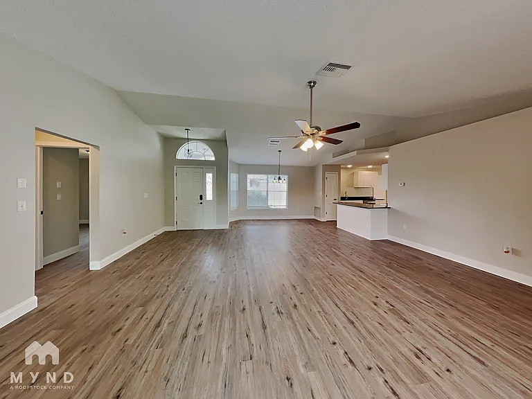 2069 Banbury Ln — Photo 2
